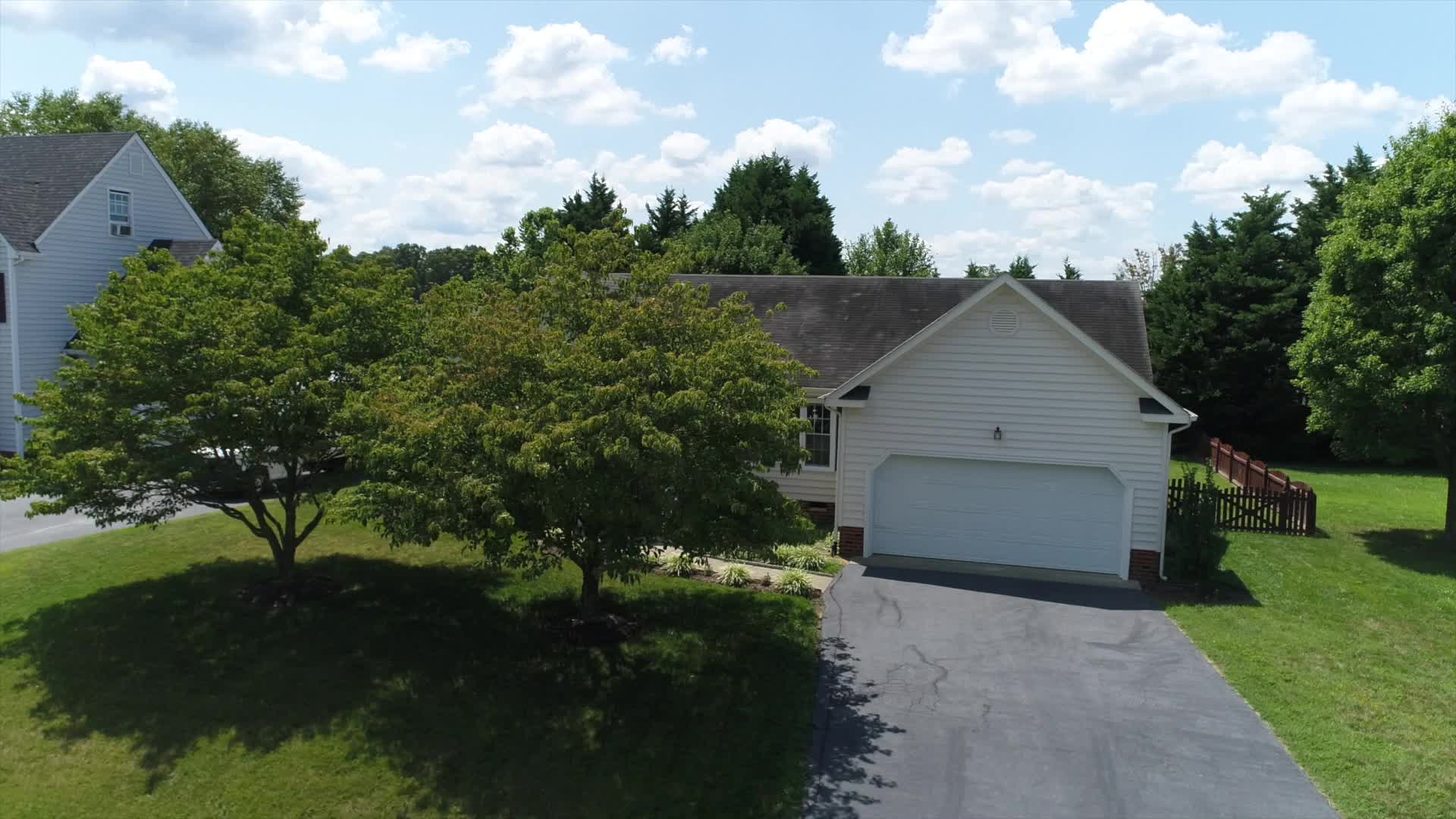 7005 Hawks Hill Lane (b)