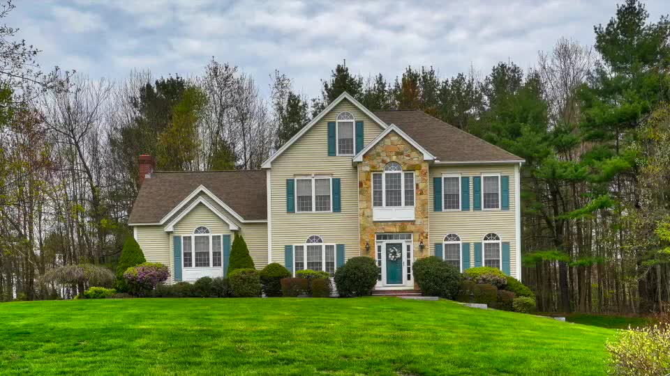 103 Fieldstone Lane, Atkinson, NH 03811